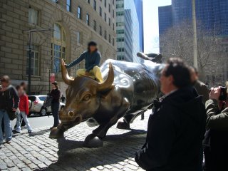 ウォール街名物の牛